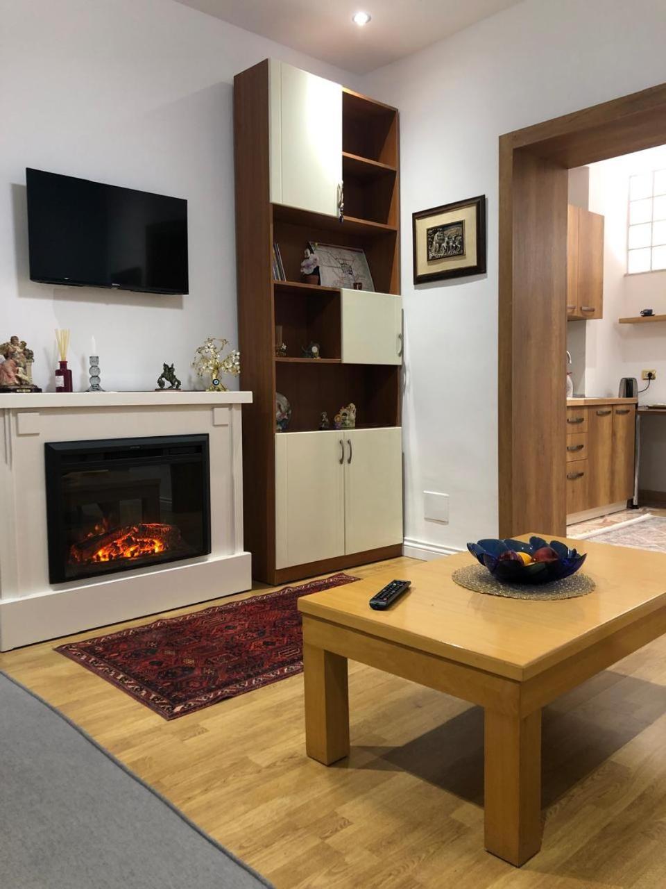 Sweet Wilson Square Apartment *