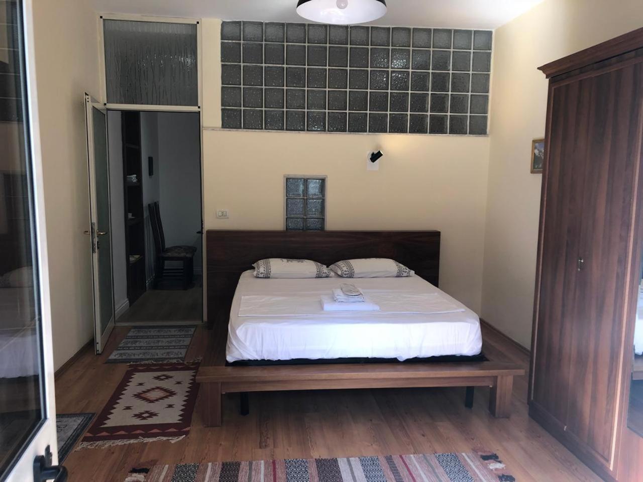 Sweet Wilson Square Apartment